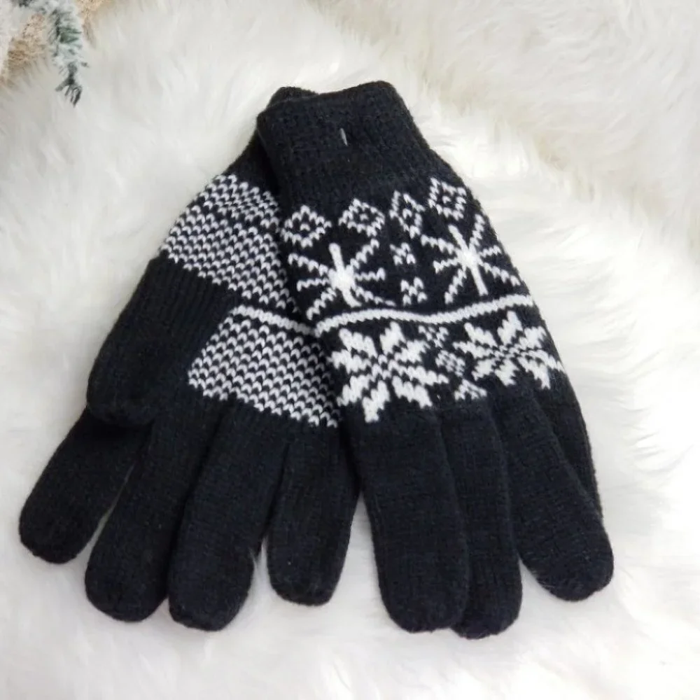 Knitted Black gloves